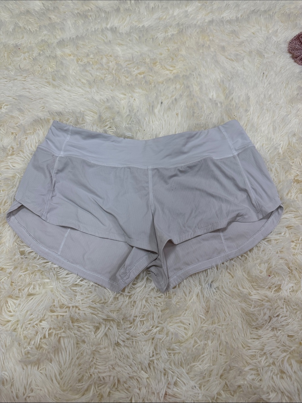 LULULEMON LOWRISE 2.5” WHITE SPEEDUP SHORTS SIZE 6